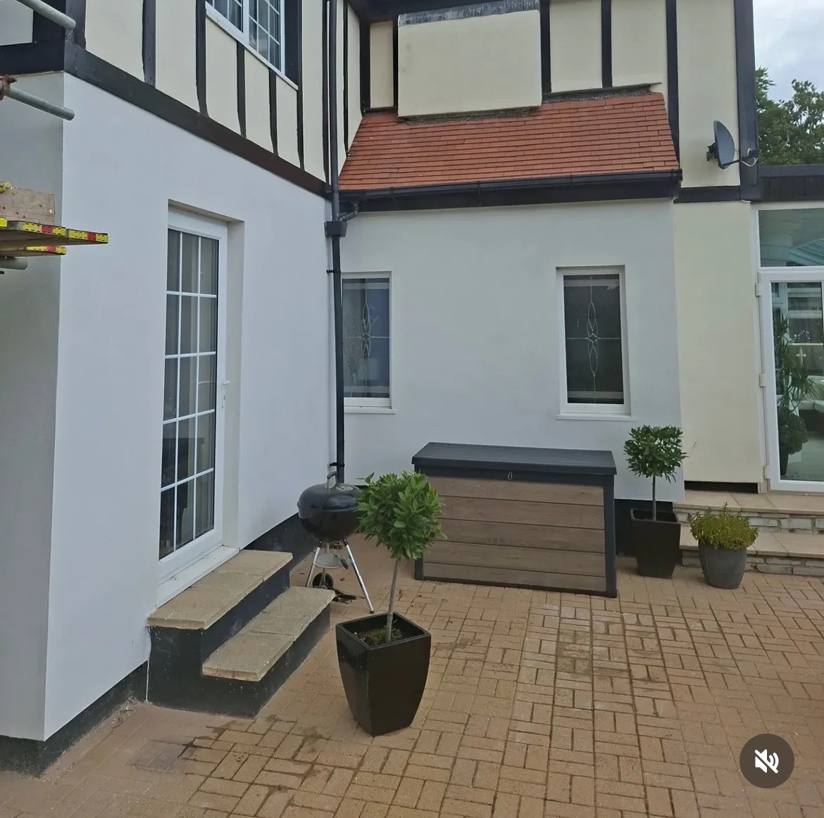 Exterior rendering and plastering work by Ellis Plastering Services